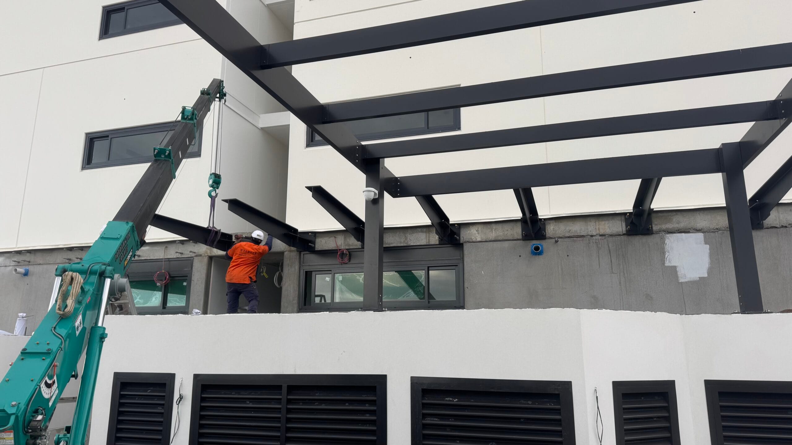 Maeda 285 lifting steel on a commercial project