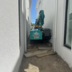 Maeda 305 spider crane squeezing through narrow laneway for tight access job in Sydney