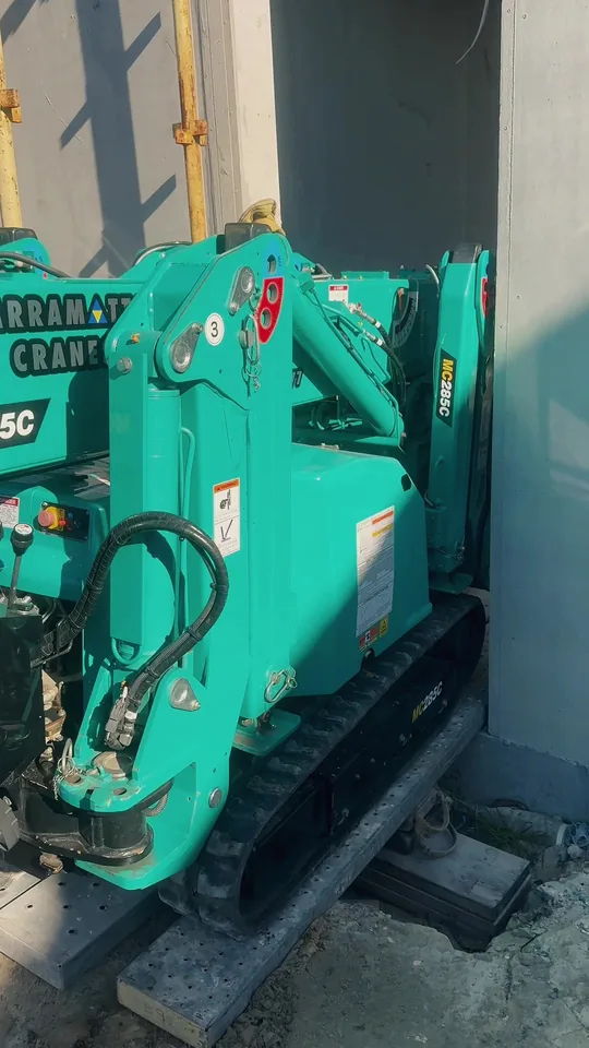 Maeda MC285C spider crane set up in a tight doorway before lifting 550 kg glass panels in La Perouse